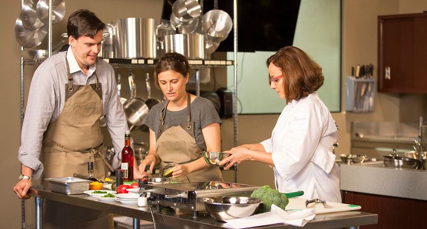 Behind the scene tricks of food commercials Image